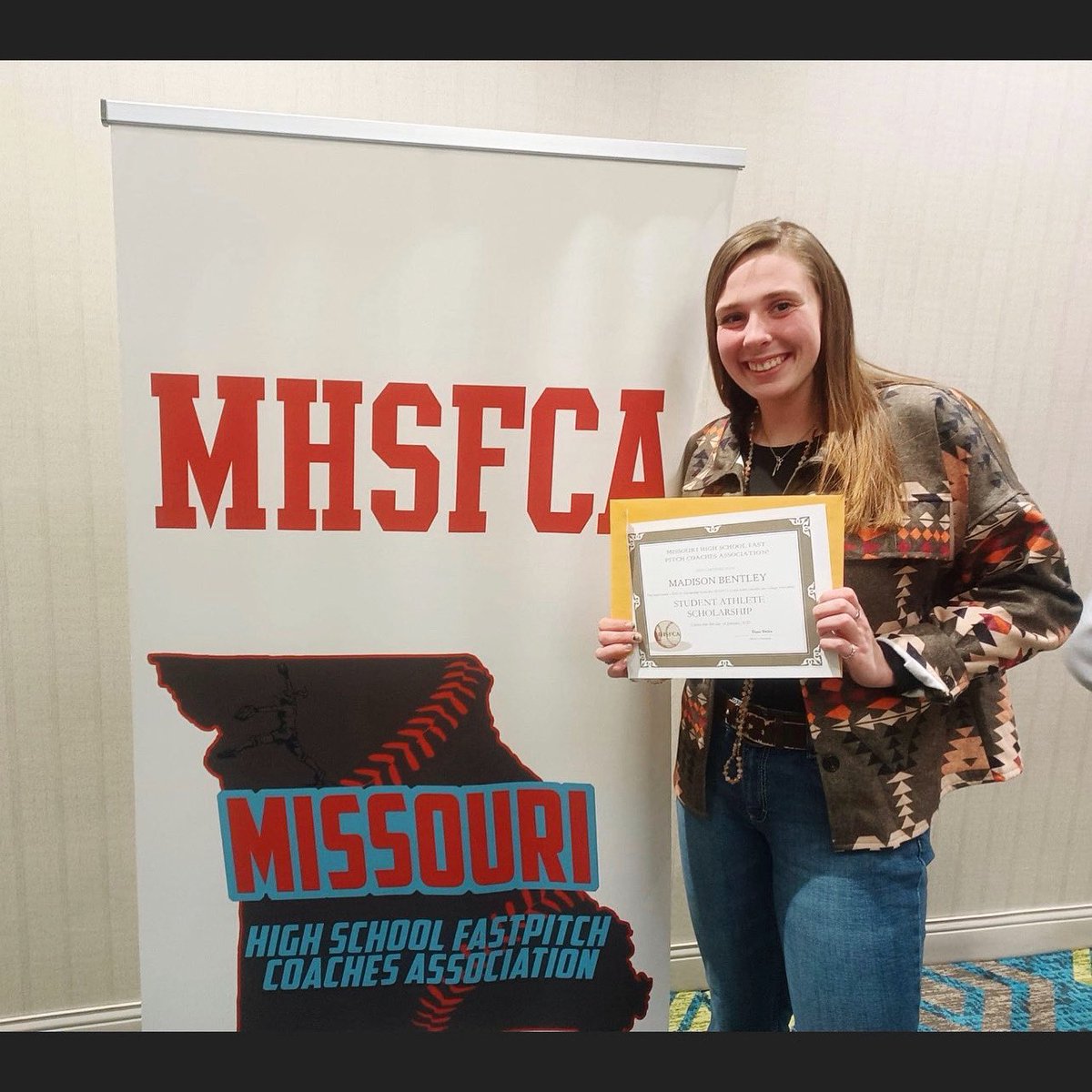 Congrats to Batbuster Madison Bentley! She received the Missouri High School Fastpitch Coaches Associations Scholarship! <a href="/MadiB_33/">Madison Bentley</a>
