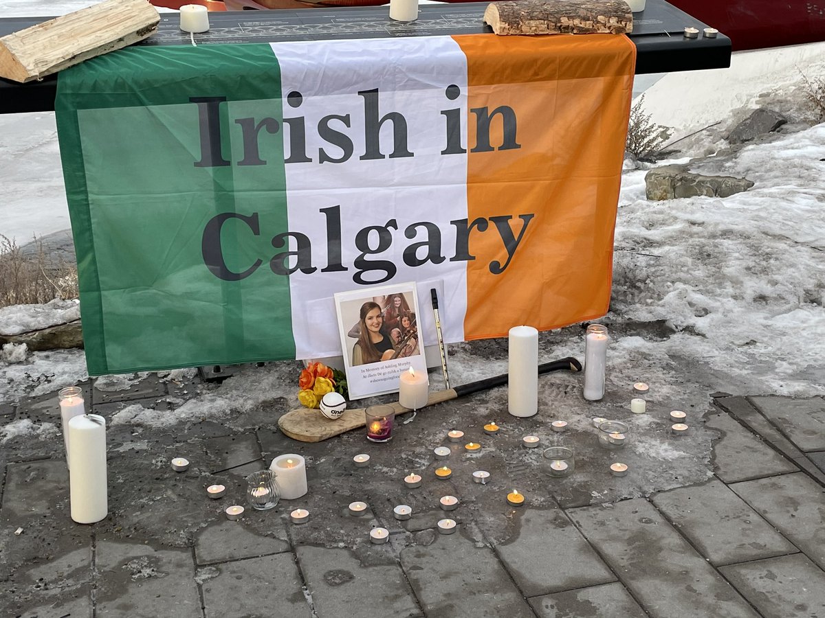 A moving vigil in Calgary today in memory of Aishling Murphy. May she Rest In Peace. #AshlingMurphy #shewasgoingforarun