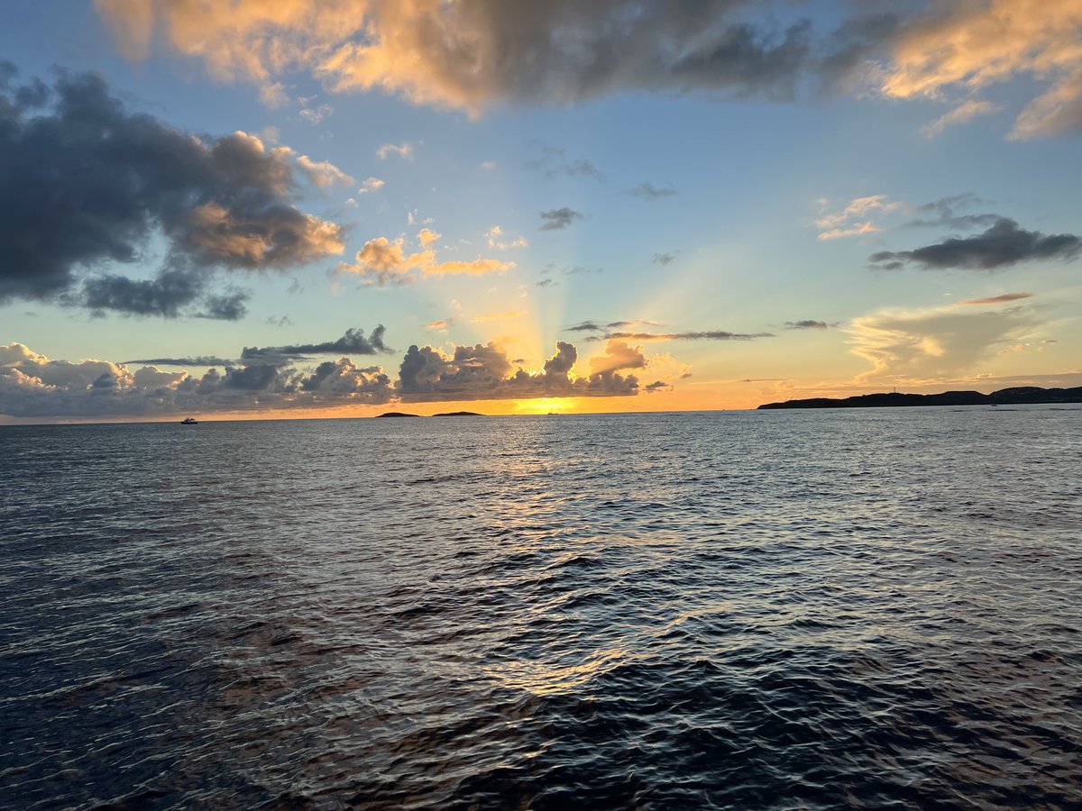 _AndyH's tweet image. Sunset in the US Virgin Islands. Looks like the weather back home is a little different. Stay safe everyone! ⁦⁦@spann⁩