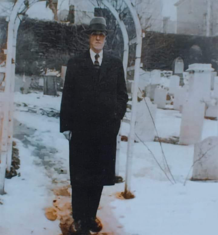 🦑There Is No Lord but #Cthulhu &amp; Lovecraft is His Prophet, "To be bitter is to attribute intent and personality to the formless, infinite, unchanging &amp; unchangeable void. We drift on a chartless, resistless sea. Let us sing when we can &amp; forget the rest..”🦑#HPLovecraft #Mythos