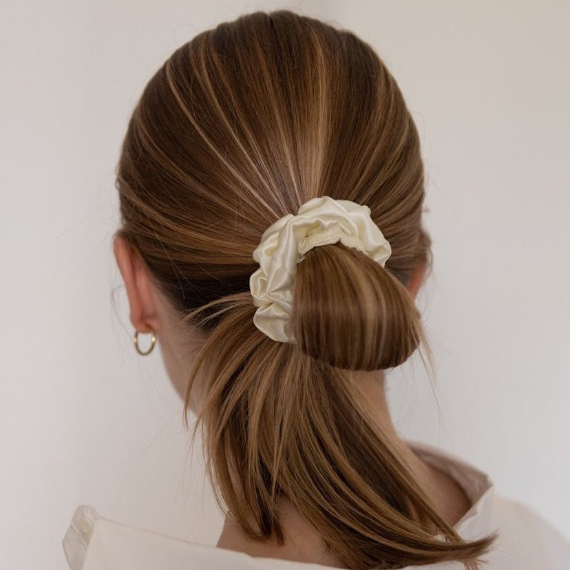 gettheskin's tweet photo. You know our hair sure needs lots of attention. Like, alot.  All it takes is a few simple styling tricks and a little tender loving care. Tap for our guide to help nourish, style, and protect your locks. Link in bio 💇‍♀️ https://t.co/jI9kpUsEkA