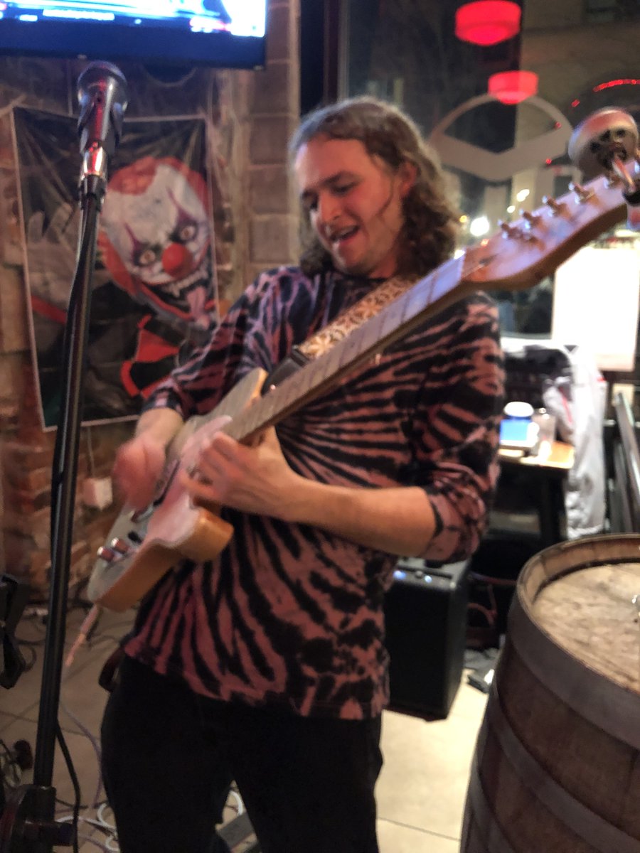 JamsResonance's tweet photo. Eugene Oregon, how is everybody doing? we are so looking forward to our first year in this beautiful town with all you lovely people!
Enjoy this picture of our boy Matty Rose at first ever gig in #dwntwneug at Manifest beer company https://t.co/6IfAiSIEGG