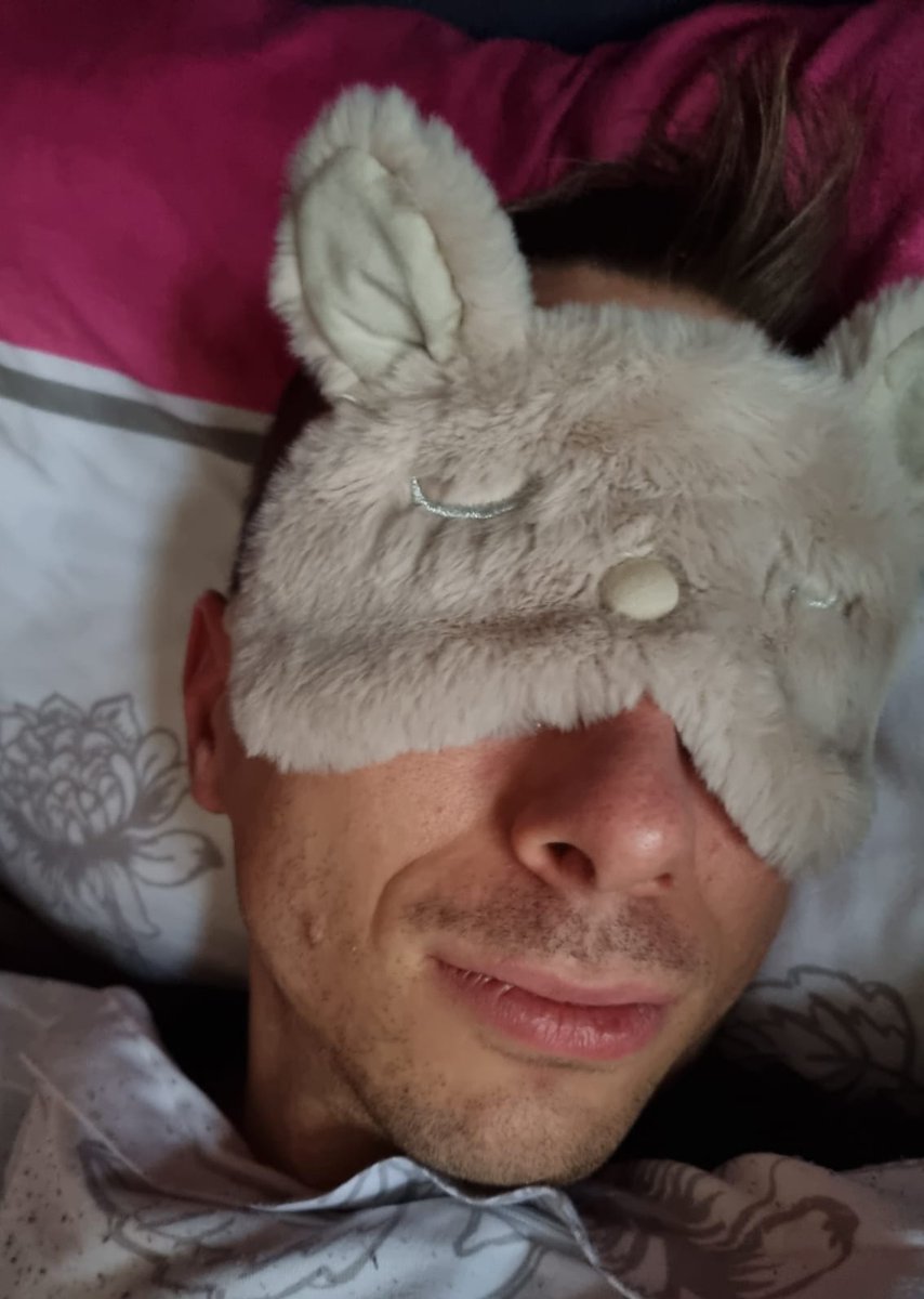 Photo of me resting during daylight after playing mtg. My girlfriend took this photo and I know it will make her laugh if I share it. <a href="/sne_sku/">Sněžana Š.</a>