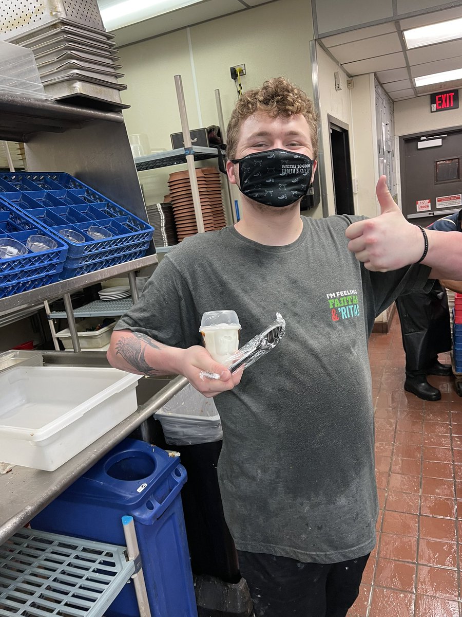gump_ethan's tweet photo. Sundae Fundae (Sunday Funday?) at #chilis Oswego! The Pepper needed to cool off tonight with some ice cream and smiles from the team! Chiliheads like these need a bit of sweetness in their lives! Thanks, @yardbird83 for this opportunity!
 @clflesh @NicholasBPaxton https://t.co/mEaf5lWR0A