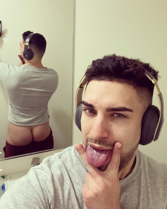 Left or right? 💭 👻🤔🤗 📥📥📥 Let me know in the Comment 🥺 https://t.co/f0mEutfYxY