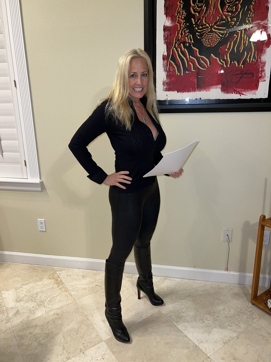 LorraineZiff's tweet photo. It was an amazing week @mecum_auctions with @motortrendtv @MotorTrend ! Now back at it with auditions and prepping for the next movie!๐ #lorraineziff #dearlorraine #backtowork #actorslife #movie #movieprep @larryziff #preparation #rehearsal #lines #actor #smile #happy #happines https://t.co/dJU3MR7dbt
