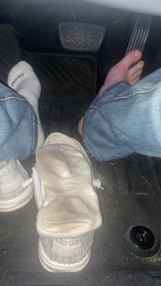 mastermikehawk's tweet photo. Socks on or off😈💸 @rt4dom @myfootaddiction @AlphasPromotion @varsityjox @footmastersrt @MASTER_UPDATES @RTAlphaPromo @alphaxfindomrt #cashmaster  #findom  #alphadom  #footMaster @MasterJockPromo @AlphaMaleWorld1 @GOPalphamales https://t.co/YgdYJhRntM
