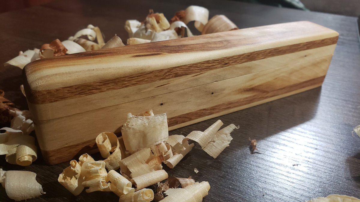 Claymoreconcept's tweet photo. I made this one of a kind dice box! Hand hewn from hardwood on my property! Currently selling for $50 plus shipping in the US! https://t.co/gX2hXOkUOt
#dungeonsanddragons #dnd5e #roleplaying https://t.co/JLIZemm0pl
