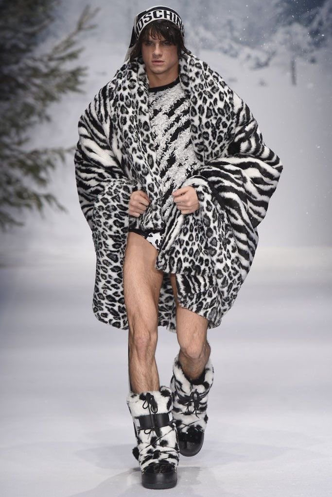 didouchkkart's tweet photo. @Clemmattei Ça m’arrive de dessiner du Moschino de temps à autres, ceci étant, mais ce sont les vêtements les plus virils que je dessine. 😌 https://t.co/yD1pw2MEdN