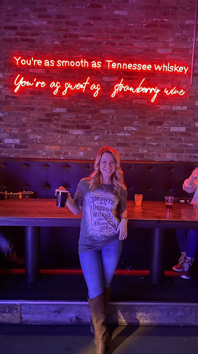 Kelleyd4's tweet photo. When your shirt matches the sign #nashville #firsttimer https://t.co/Byhfd8of1h