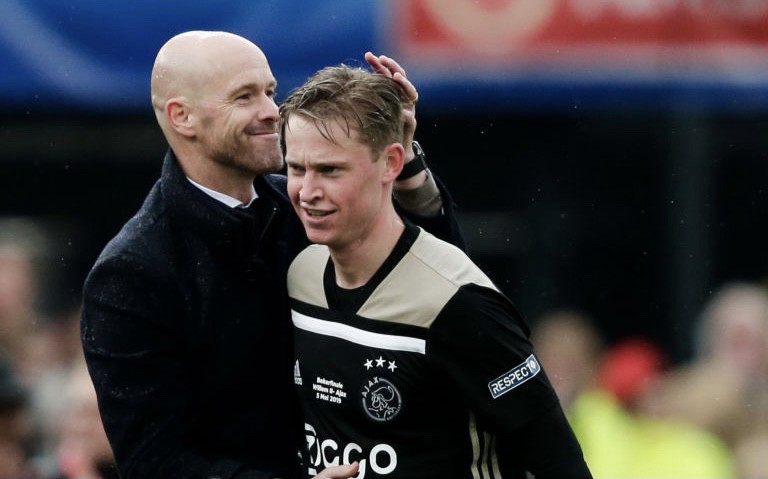 Barça Universal on Twitter: "Can you play Frenkie de Jong as a lone #6?  Erik Ten Hag in 2019: "He leaves the middle of the pitch too often for  that. And if