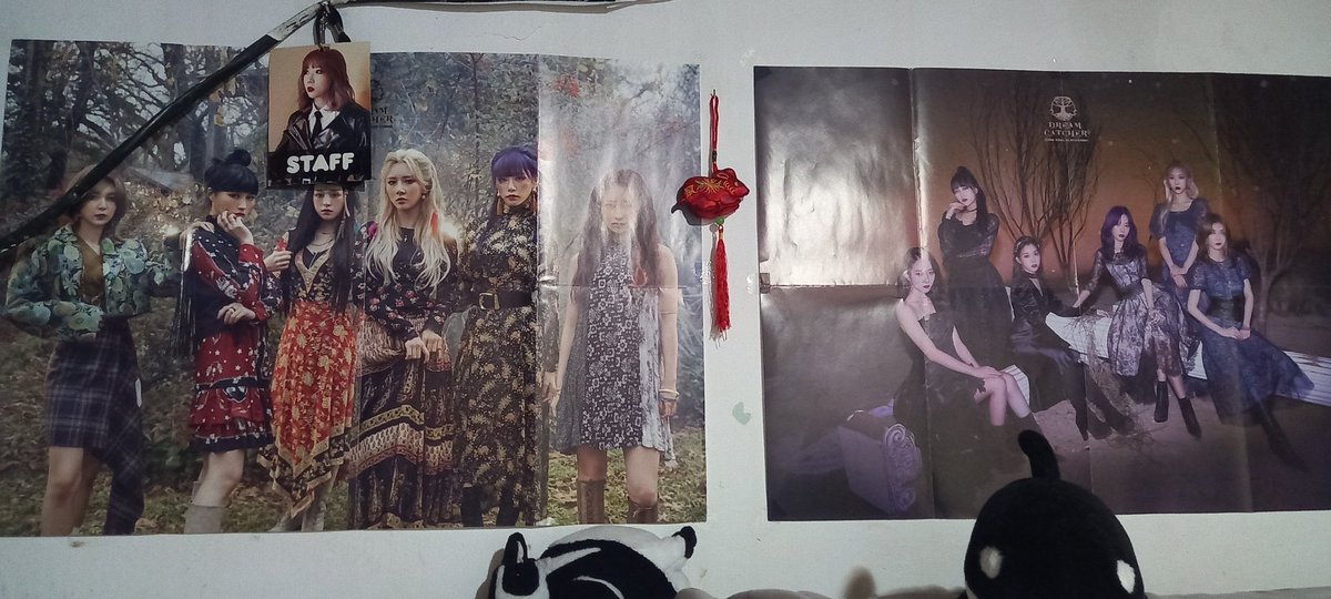Dongentina's tweet photo. Upgrade 🥺 Ya era hora que modificara la decoración de mi pared ❤ es una lastima que no tengo lugar para los otros posters, así que los tengo que guardar 😔
@hf_dreamcatcher #Dreamcatcher
#5yearsWithDREAMCATCHER https://t.co/14IhFPupko