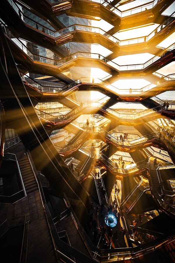 UnknownCo123's tweet image. Collected this photo from @Raylivez1 the form and light in that building 😍