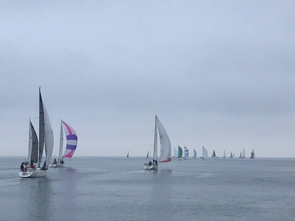 MattFraserBooks's tweet photo. Sailing on glass, approaching the mark
#racing #LightAir #sailing #ShilsholeBay #Snowbird #SBYC https://t.co/ob3J4kr3uH