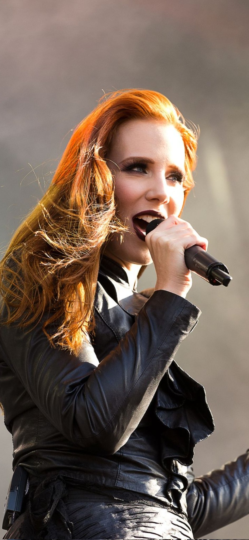 Happy Birthday Simone Simons 
(Born 17 January, 1985)          