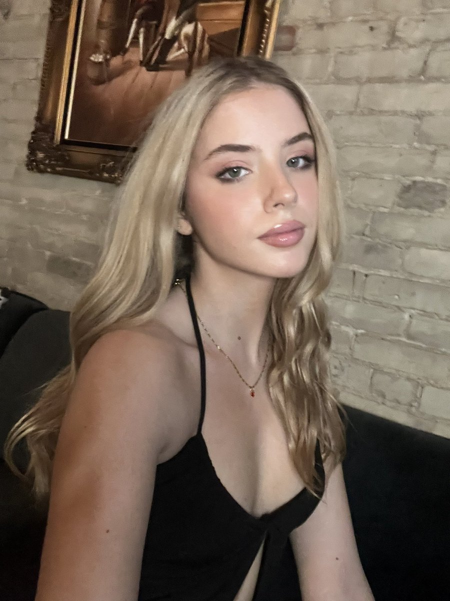 torweee's tweet photo. makeup looked good yesterday :) https://t.co/AL5H4YPYtG