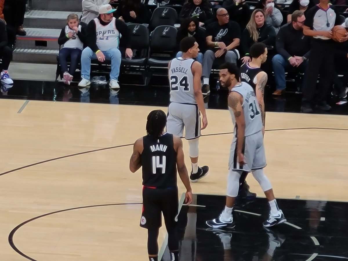 macnoles2's tweet photo. Just a couple FSU alum and a future Nole watching two Noles ball out at the @spurs vs Clippers game last night.
 #GoNoles @Yvngdevo @terance_mann https://t.co/DVrWu8Av4n