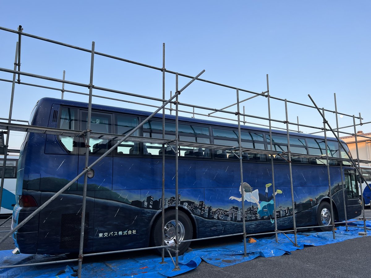 tokobustravel's tweet photo. #KADAICREATIVE のみなさんによるオリジナルペイントバス｢チャレンジ号｣がついに完成しました！

明るく前向きになれるかわいらしいデザイン

これから貸切バス･ツアーバスとして日本中を走ります！

#香川大学
#東交バス
#アートバス
#ペイントバス
#アート
#瀬戸内海
#高松 https://t.co/BOyMVgMqfe
