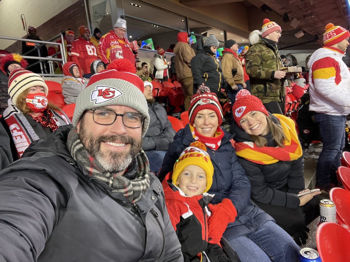 wcjones2's tweet photo. Big Bens Retirement Party! #chiefskingdom https://t.co/ucXQmWij45