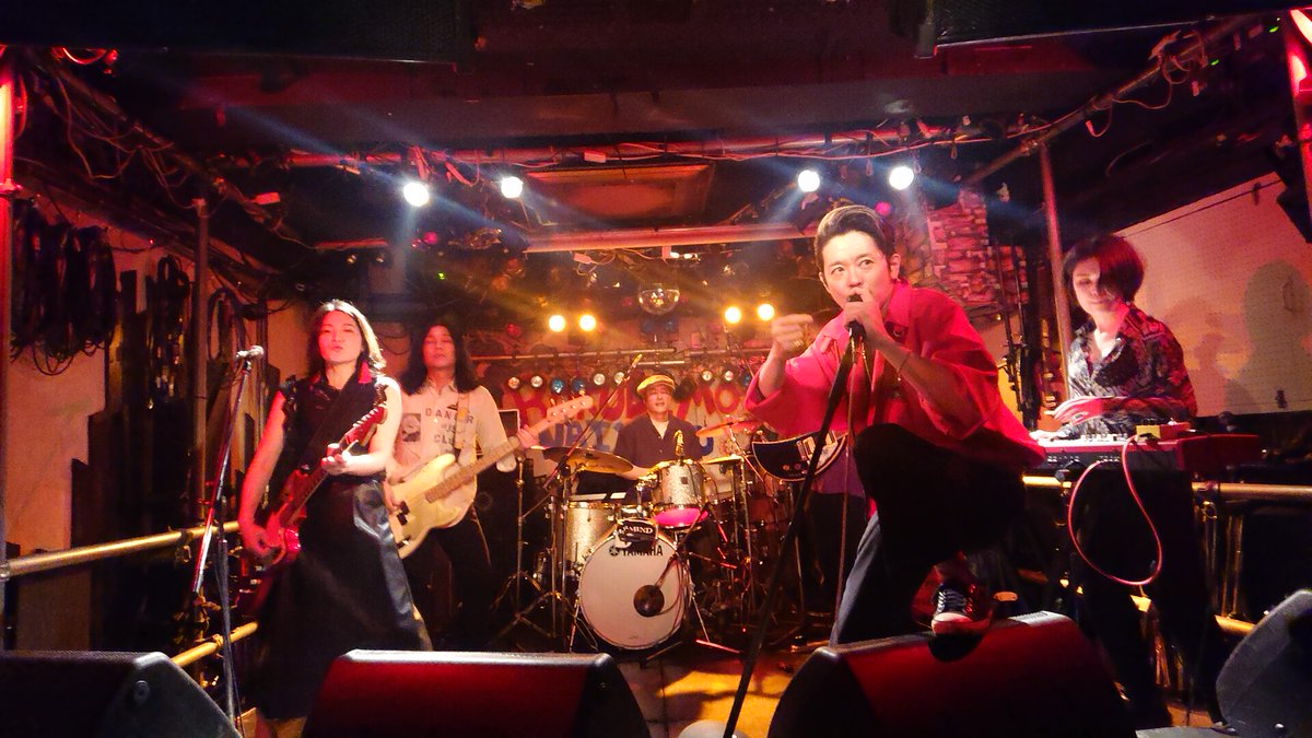 erry818's tweet photo. 昨夜のろく夜!メンツ最高😳✨
人工楽園がこのメンツの中にいたことがとっても嬉しい夜でした✨
#下北沢ろくでもない夜
#ラフベリーディッティーズ
#人工楽園
#hidavicious
#SPIRIT77
#YOUTH26 https://t.co/Xb7BpfgMVT