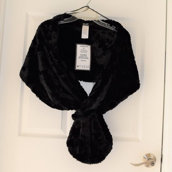 PoshmarkRebekah's tweet photo. So good I had to share! Check out all the items I'm loving on @Poshmarkapp from @tracinicoleposh #poshmark #fashion #style #shopmycloset #freepeople #slny #michaelkors: https://t.co/jnDz4xujcF https://t.co/dJwA88ppYc