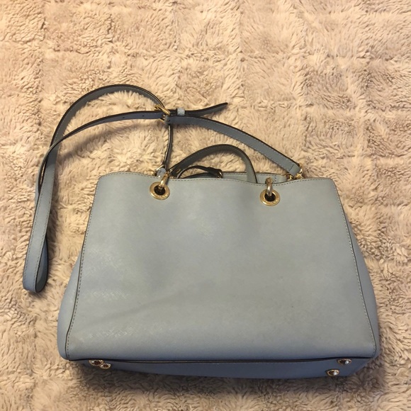 PoshmarkRebekah's tweet photo. So good I had to share! Check out all the items I'm loving on @Poshmarkapp from @tracinicoleposh #poshmark #fashion #style #shopmycloset #freepeople #slny #michaelkors: https://t.co/jnDz4xujcF https://t.co/dJwA88ppYc