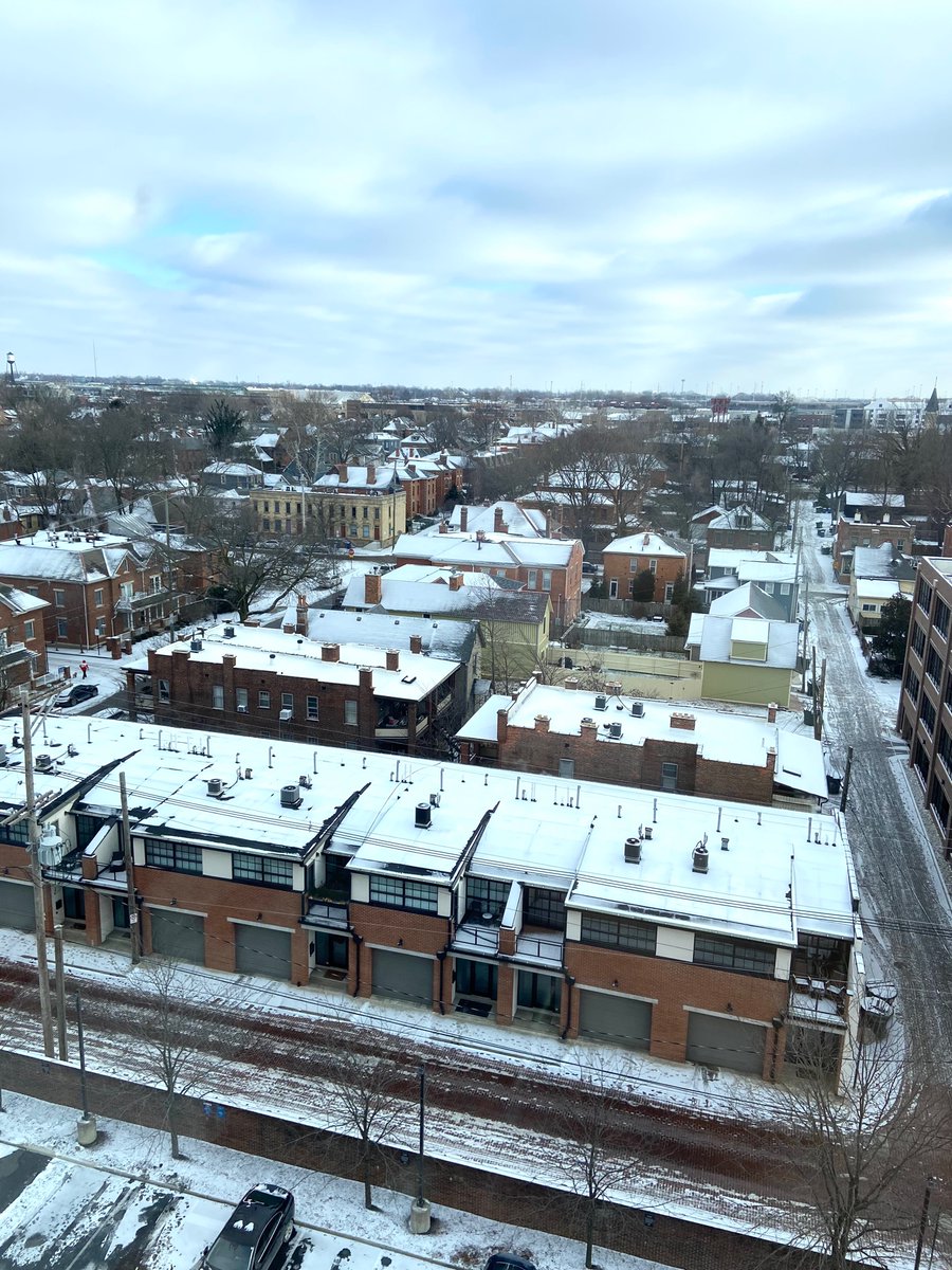 When you move to the Midwest from SoCal, every day is an adventure✨A snowy day is so magical ☃️❄️