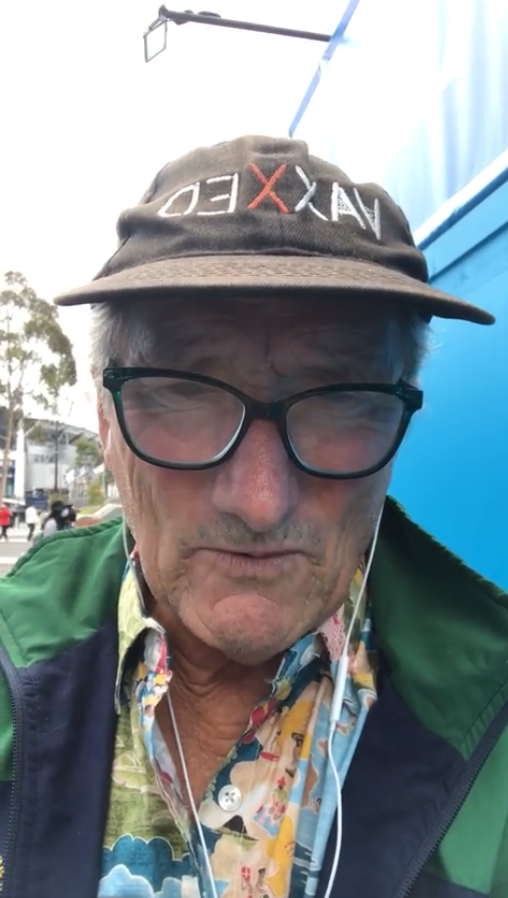 jc_bigears's tweet photo. @aohelp @CraigTiley can't tell you how disappointing it is to see unvaccinated, recently COVID infected people with persistent symptoms (needing oxygen therapy) permitted to enter the #AusOpen without a mask boasting about it on facebook https://t.co/ODqONEaV5a  #superspreader https://t.co/y8IVLHQyQ6