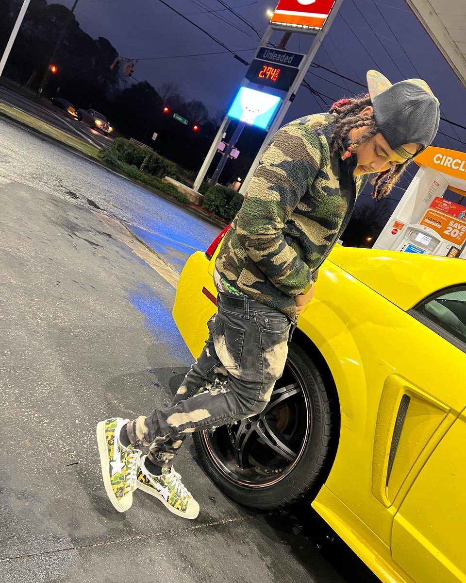 RRellDaRuler's tweet photo. 👨🏾‍🦱's Around Me Turn Monkey So I Buy Me Some More Bathing Ape 🦍🖤💚 @NoCap https://t.co/p52oPASG21