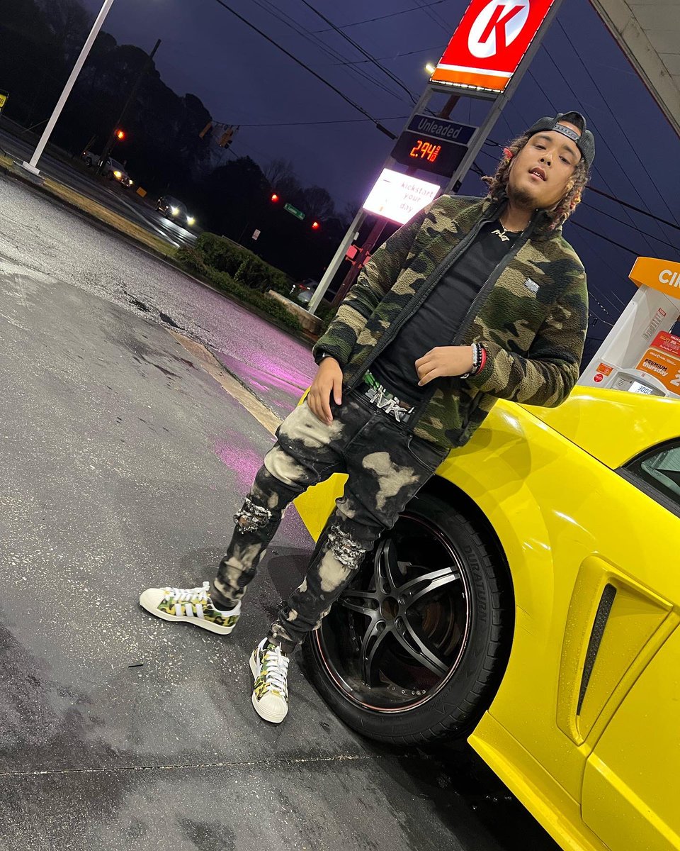 RRellDaRuler's tweet photo. 👨🏾‍🦱's Around Me Turn Monkey So I Buy Me Some More Bathing Ape 🦍🖤💚 @NoCap https://t.co/p52oPASG21