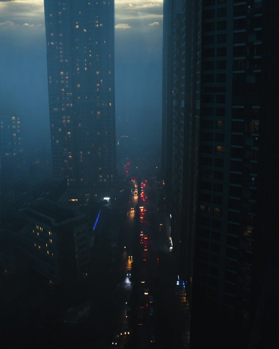 trungbaotr's tweet photo. modern loneliness https://t.co/SSW6aoqaDo