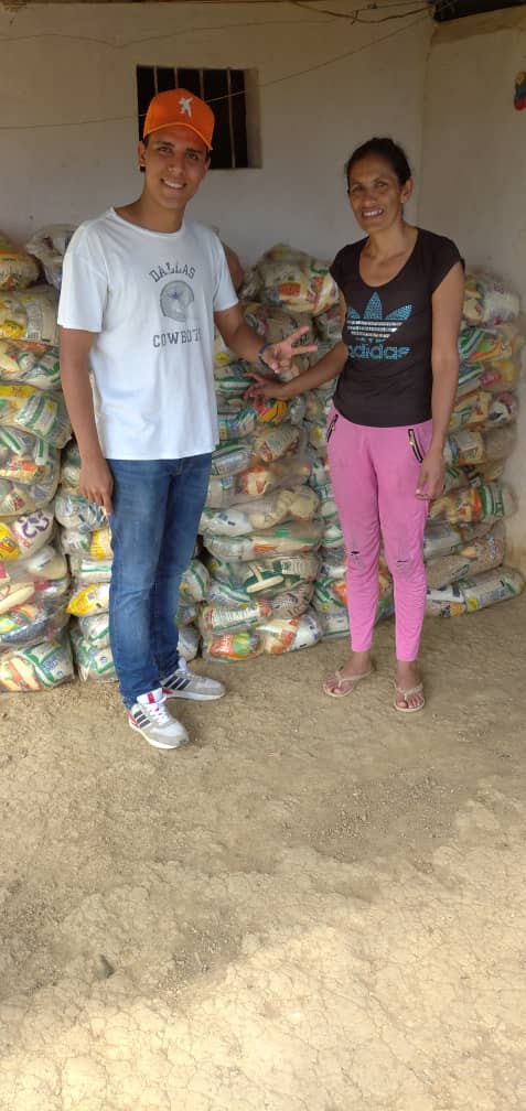 Entrega de mercado Clap en la parroquia Guarico común Tierra y Hombres Libres comunidades La Palma, La Cepa, Ojo de Agua y Rio Arriba gracias a la comunidad y líder juvenil #MauricioOrozo <a href="/NicolasMaduro/">Nicolás Maduro</a> <a href="/dcabellor/">Diosdado Cabello R</a> <a href="/AdolfoP_Oficial/">Adolfo Pereira Gobernador</a> <a href="/AgueroYanys/">Yanys Agüero (Cuenta Oficial)</a> <a href="/AmeliachPSUV/">Francisco Ameliach</a> <a href="/alexanderguaito/">Alexander Romero</a> @