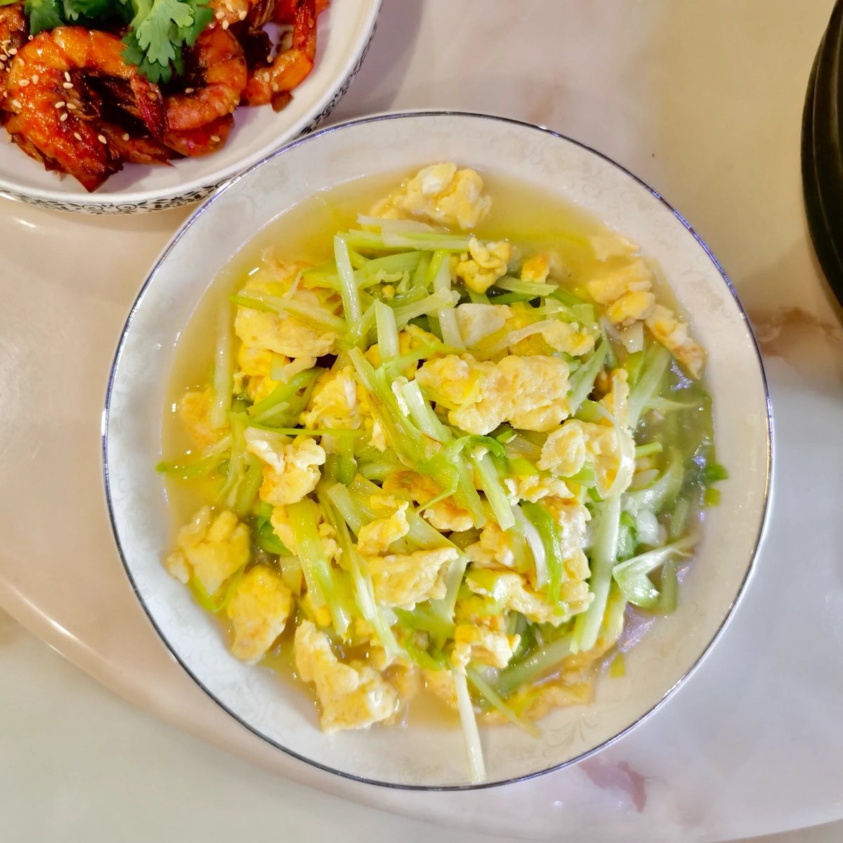 AliceETHcrypto's tweet photo. I am satisfied with my cooking skills, fried prawns, chicken wings in casserole, scrambled eggs with leeks, and pork ribs soup with cordyceps https://t.co/sY2Yj9fVdo
