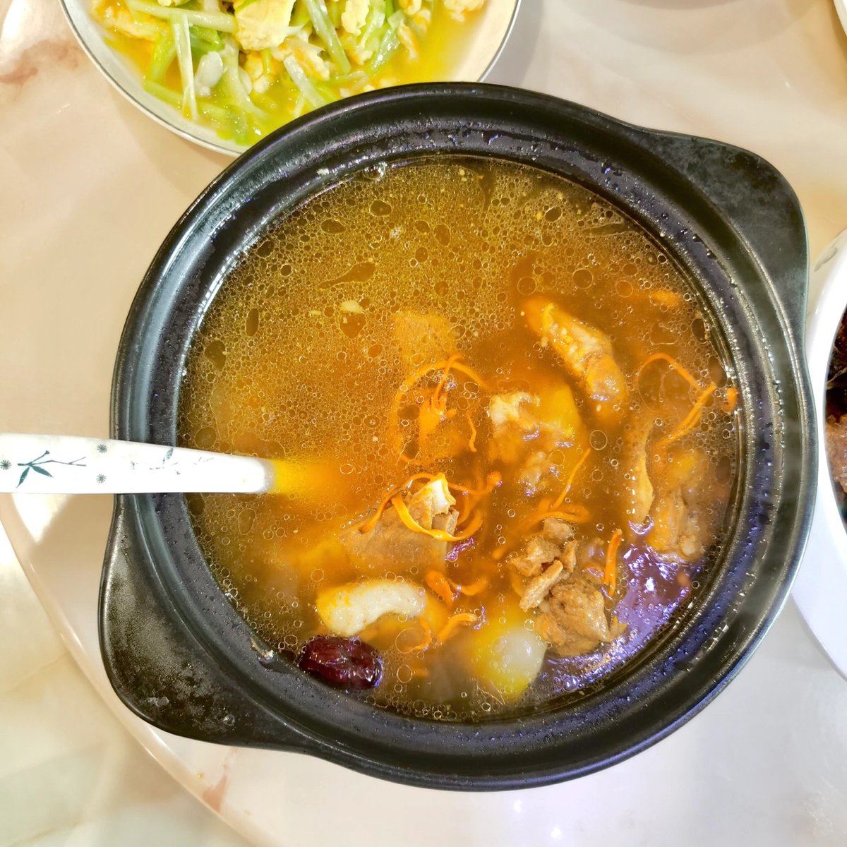 AliceETHcrypto's tweet photo. I am satisfied with my cooking skills, fried prawns, chicken wings in casserole, scrambled eggs with leeks, and pork ribs soup with cordyceps https://t.co/sY2Yj9fVdo