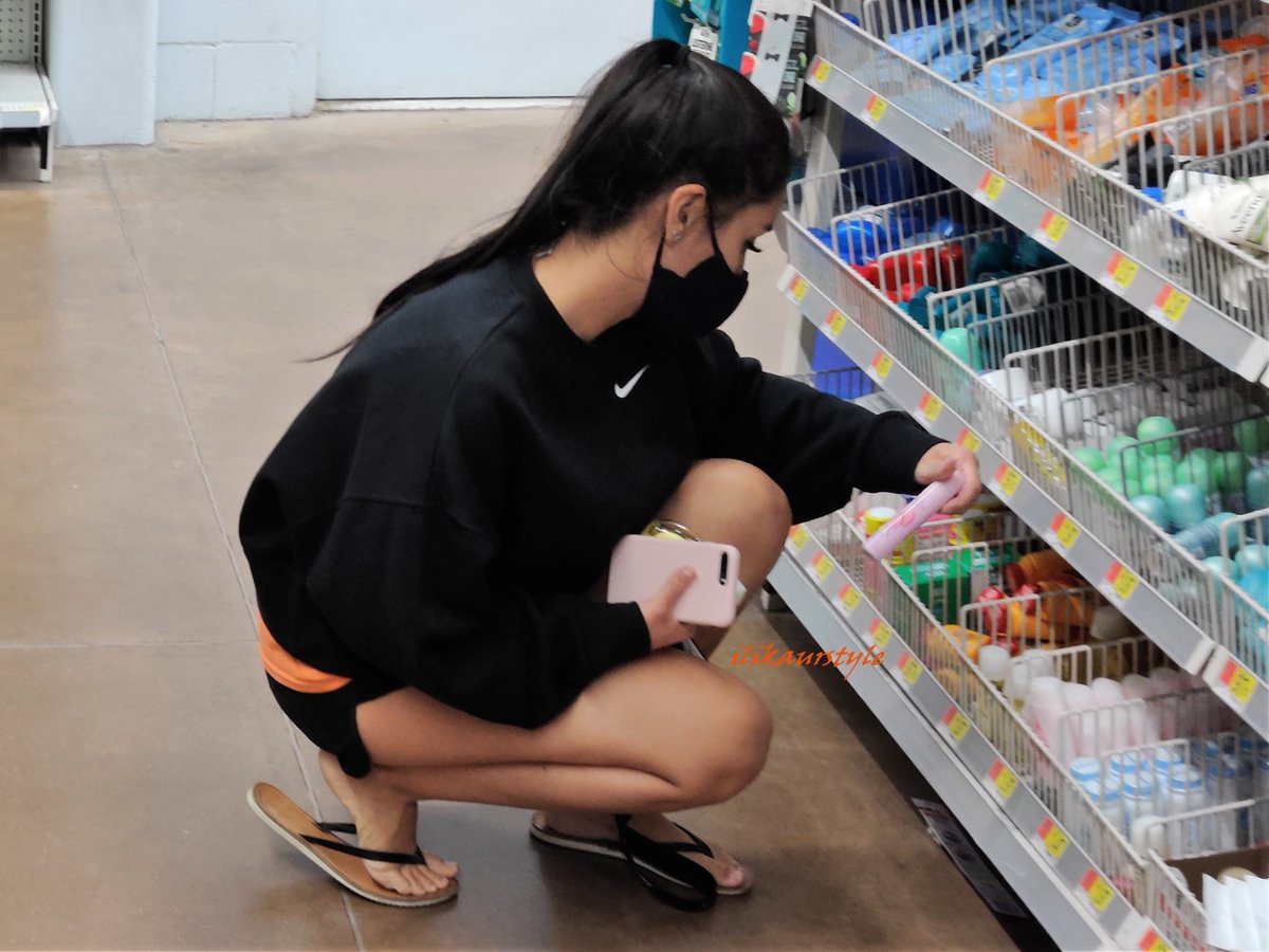 ilikaurstyle's tweet photo. 4 of 4 Perfect Legs https://t.co/UepNPz5WMf