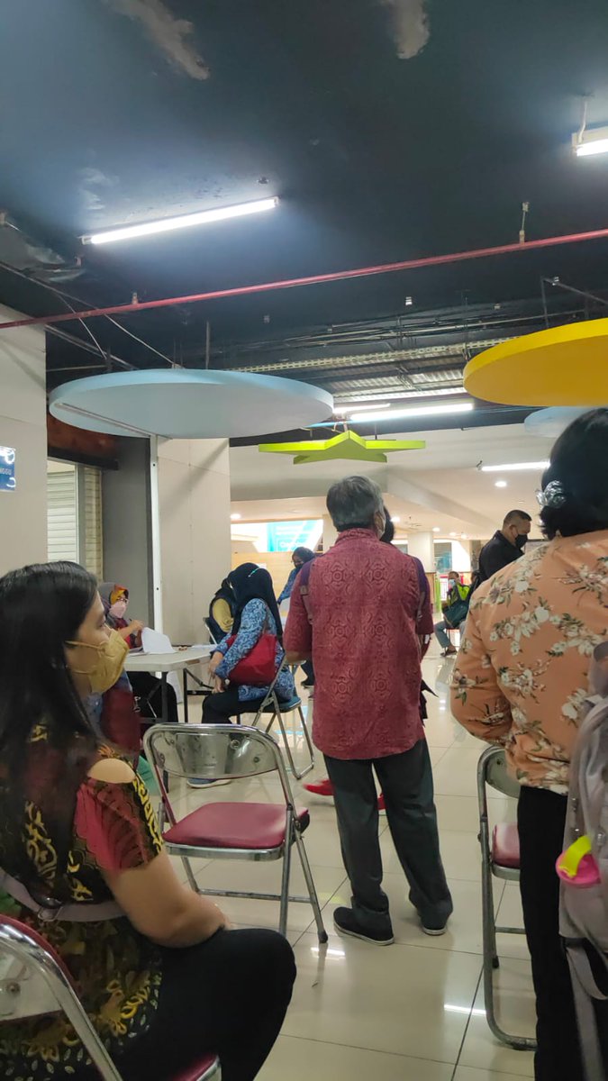 AnakBogoor's tweet photo. Ada yg udah vaksin booster di BTM ? https://t.co/iKsW7tWpWi