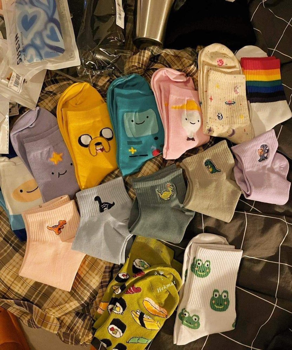 اللي بيحبني يجبلي شربااات 🧦