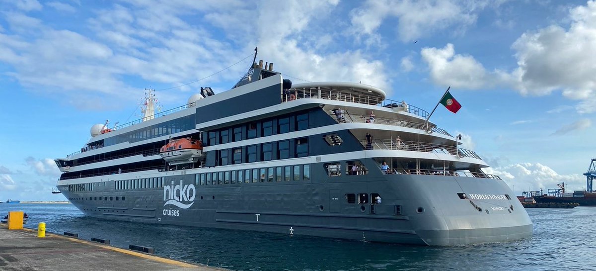 ElviaBustavino's tweet photo. ¡Hola World Voyager! 🇵🇦⚓ 
Fue un placer darle la bienvenida por primera vez a nuestro país y celebrar este gran día, apoyándoles con nuestro Programa de Vacunación para los marinos del crucero siguiendo todos los protocolos⚓

@IMOHQ @RedMAMLa @WistaPanama 
#KeyWorkers https://t.co/RqCFBNcJqS