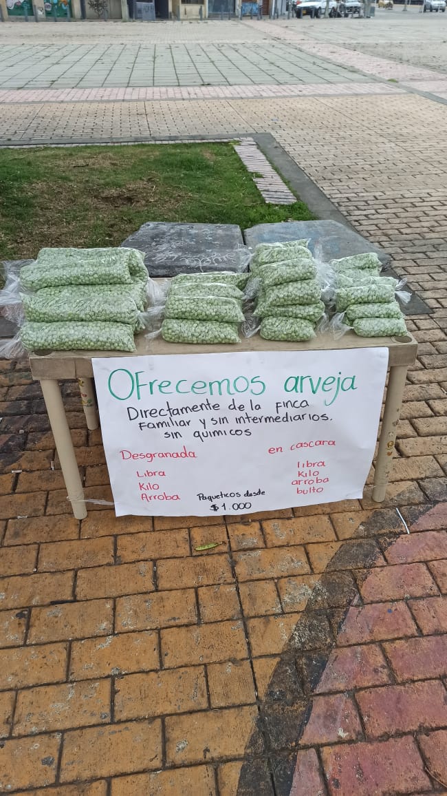 Ixepp1's tweet photo. Ayer compré y les recomiendo en Bogotá.
Arveja orgánica cultivada en familia en Simijaca Cundinamarca. Estaremos en la entrada de la calle 26 de la U nacional. paq de $1.000, $2.000, $5.000, Contactanos al 3197470645 o al 3209842111, por si quieres hacer tu pedido con antelación. https://t.co/iWUT7Ipwp0