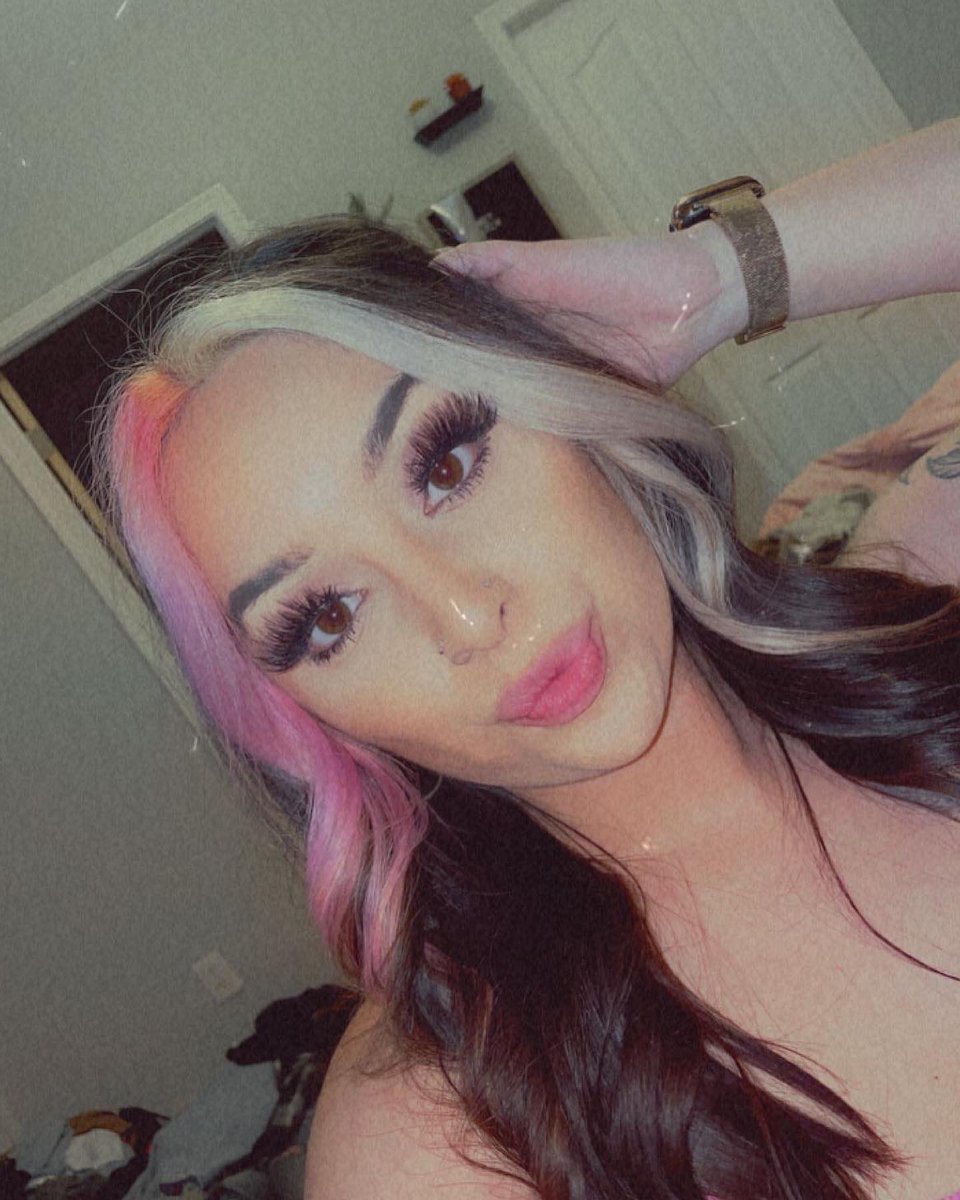 Alexa_Avenetti's tweet photo. Pinks my fav color can you tell(: https://t.co/B12jQwLG9G