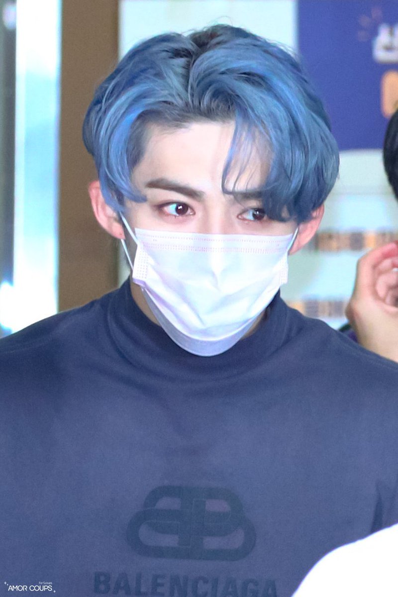 adultcheol's tweet photo. blue haired seungcheol we love you https://t.co/sDYXnoDd3Z
