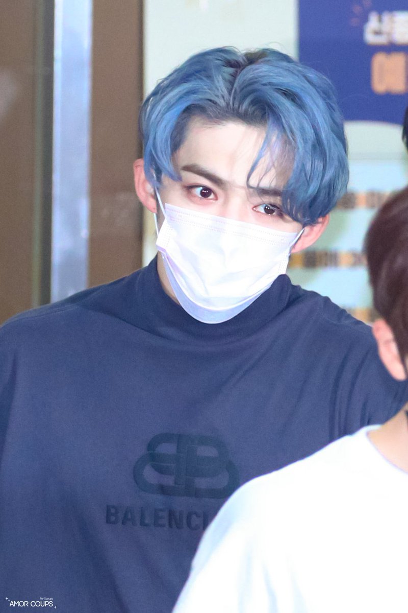 adultcheol's tweet photo. blue haired seungcheol we love you https://t.co/sDYXnoDd3Z