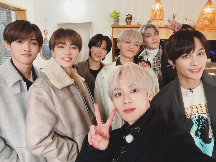 🎉HAPPY WAYV DAY 🎉

Les deseamos un feliz aniversario a nuestros hermosos chicos de WayV 💚 Esperamos que reciban muchos mensajes, apoyo y amor departe de WayZenNie 💗💕

3 YEARS WITH WAYV 
#威神V出道三周年快乐
#HappyWayVDay
#WayV_3rdAnniversary
#웨이션브이3주년축하해