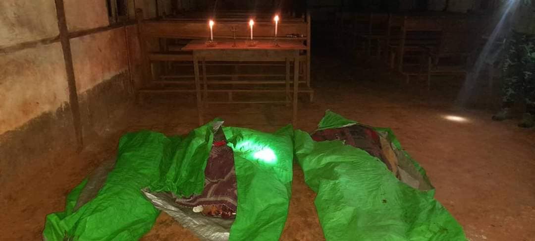 NDBurma's tweet photo. Several #IDPs including a child were killed in #Karenni State when the junta deployed aerial strikes in Moso village. Civilians are fleeing violence waged by the junta. To target innocent villagers who are noncombatants amounts to serious intl crimes. 
https://t.co/j8Q4g77dde https://t.co/I7hFvpzLTl