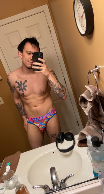 1 pic. Pop of color ? #xxx #bisexual #onlyfans #bi #content #accountant #contentcreation #sellingcontent