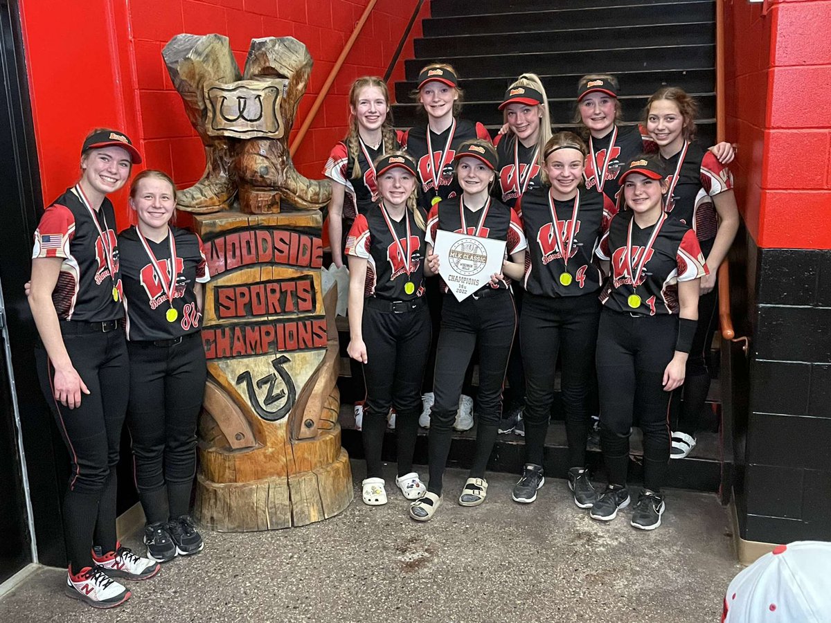 hannah_stell24's tweet photo. This weekend we took first place at the MLK Classic! Our team went 4-0, scoring 24 runs and giving up 5! We had 6 homeruns combined from @Ahafermann2025 @MallorieKreuser and @laurenrettler Great job ladies! @WisconsinBandi1 https://t.co/MLV9w8AF7u