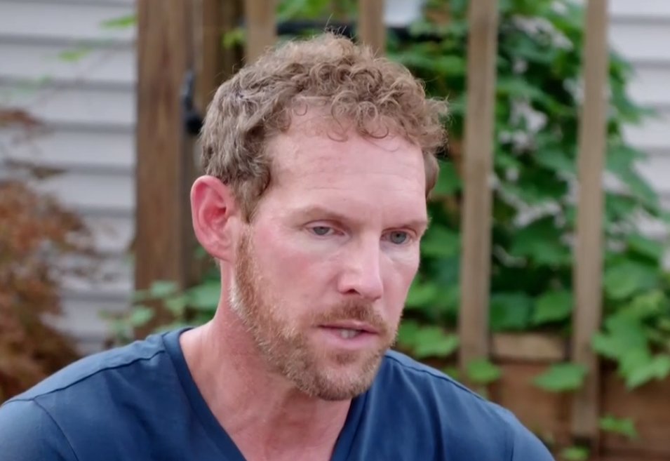 90DayFckery's tweet photo. He's dating a 24 year old talking about "spiritual level" and "God's plan."  He has a 19 year old daughter, how would he feel if God planned a 50 year old for her? #90DayFiance #90dayfiancebeforethe90days https://t.co/gIRycYIErl