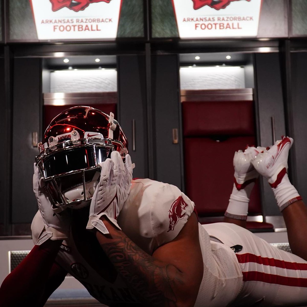 BigAsh_90's tweet photo. I had a great visit at the University of Arkansas @CoachAshDL @RazorbackFB @Bigkev504 @APLUSDIVA1913 🔴⚪️ https://t.co/7G02nQWV0a