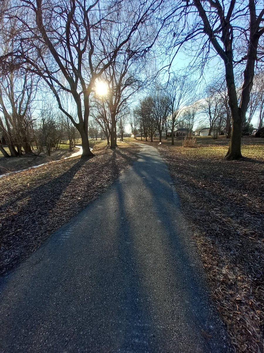 GregCKL's tweet photo. It's a new year... and time for some new trails across our community.
We have 55 trails in CK, and last year data showed that residents on our trails has increased ....as much as 50%.
Estimates calcualate almost 1 million walks took place across CK 
Today our walk - Chatham. 👟👟 https://t.co/zScstGydbJ