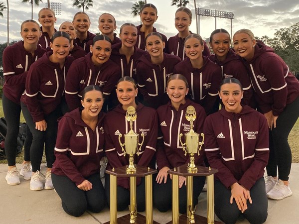 MissouriStBears's tweet photo. Missouri State Spirit Squads Finish HIgh at UCA / UDA Nationals https://t.co/DIP3F1fqhE https://t.co/LXlTJmgTFp